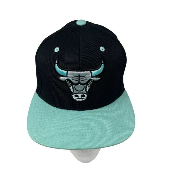 Mitchell & Ness Nostalgia Men's Chicago Bulls Snapback Hat - Picture 1 of 8